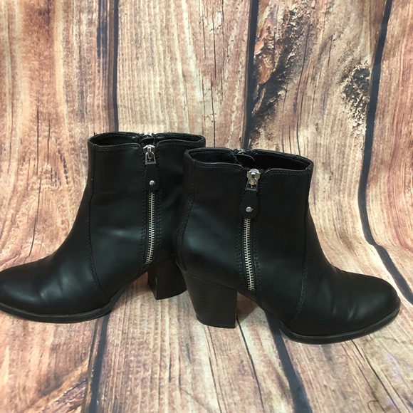 Simply Vera Vera Wang Shoes - Simply Vera Ankle Leather Boot Heels 7.5 Simply Vera Vera Wang Shoes - Simply Vera Ankle Leather Boot Heels 7.5